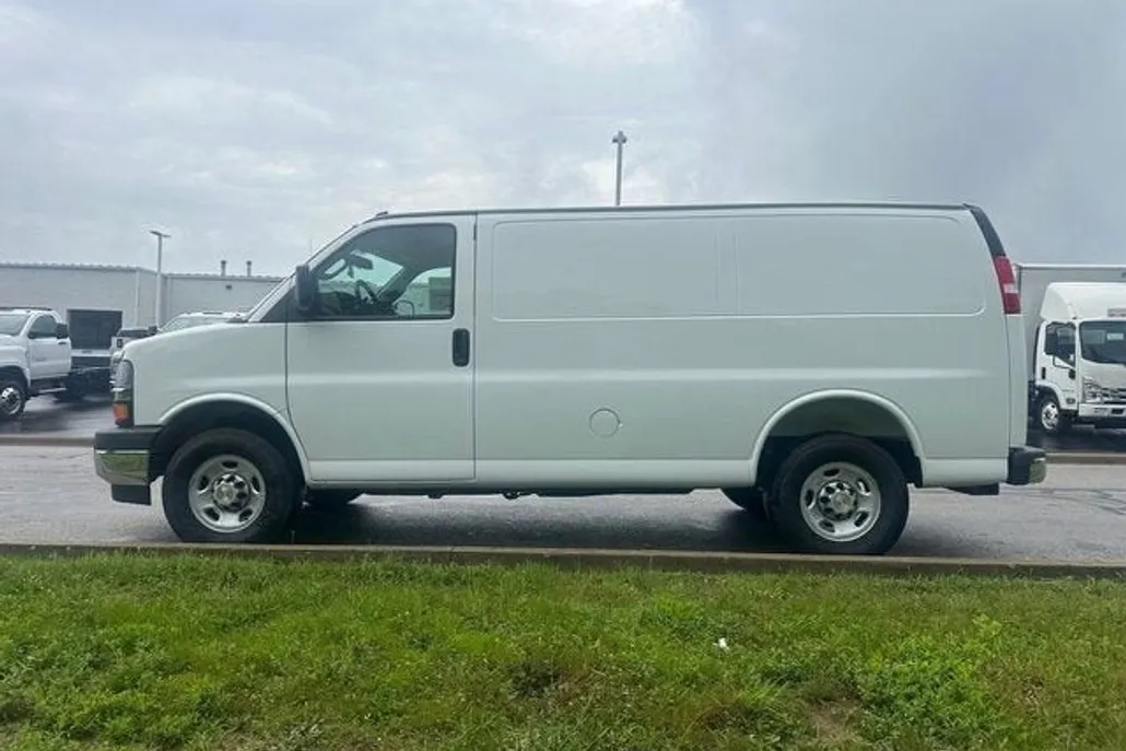 2025 Chevrolet Express Cargo 2500 photo 1
