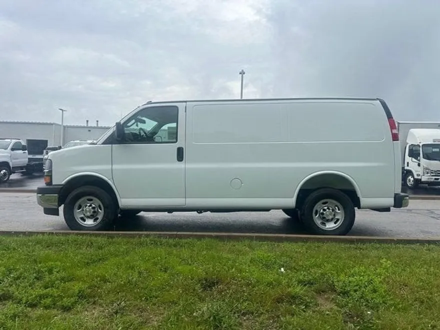 2025 Chevrolet Express Cargo 2500 photo 1