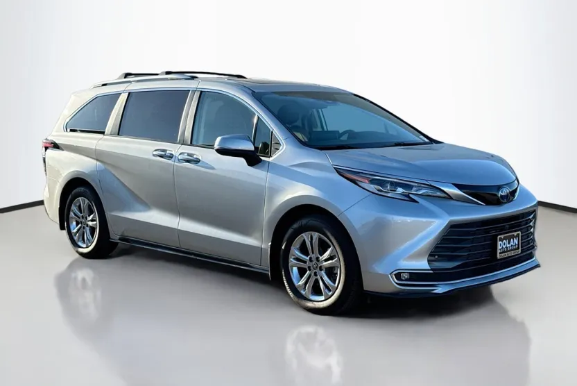 2023 Toyota Sienna Platinum photo 1