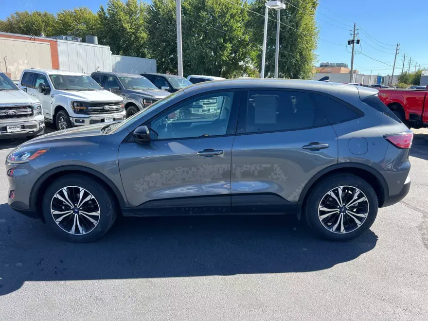 2022 Ford Escape SE photo 1