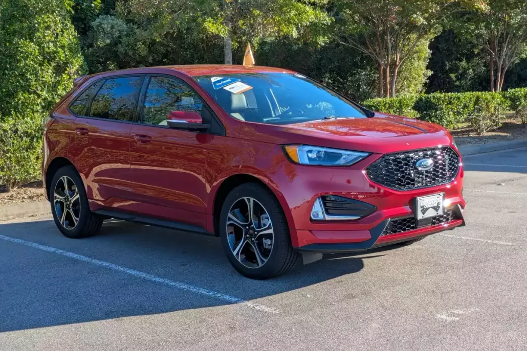 2023 Ford Edge ST photo 1