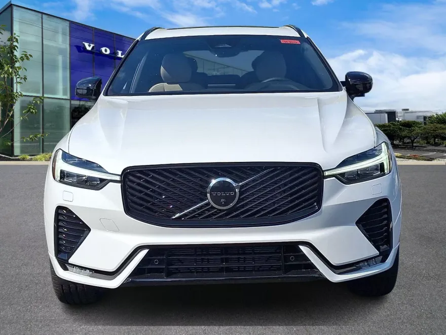 2026 Volvo XC60 B5 Plus photo 1