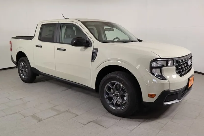 2025 Ford Maverick XLT photo 1