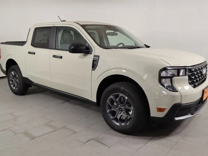 2025 Ford Maverick XLT photo 1