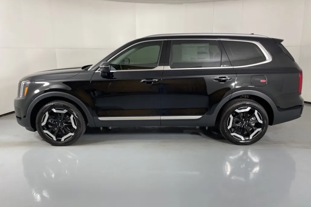 2025 Kia Telluride S photo 1