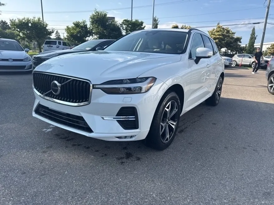 2022 Volvo XC60 B5 Momentum photo 1