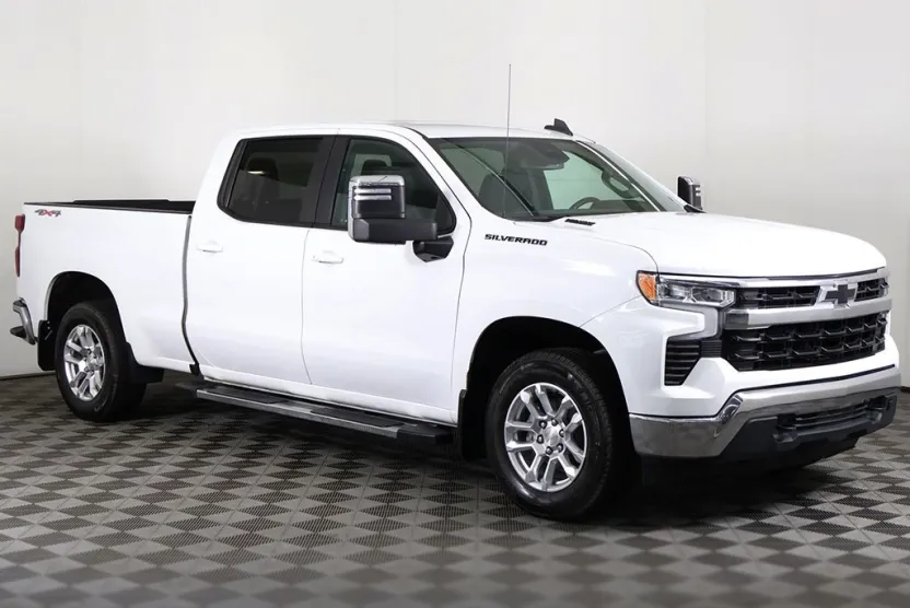 2023 Chevrolet Silverado 1500 LT photo 1