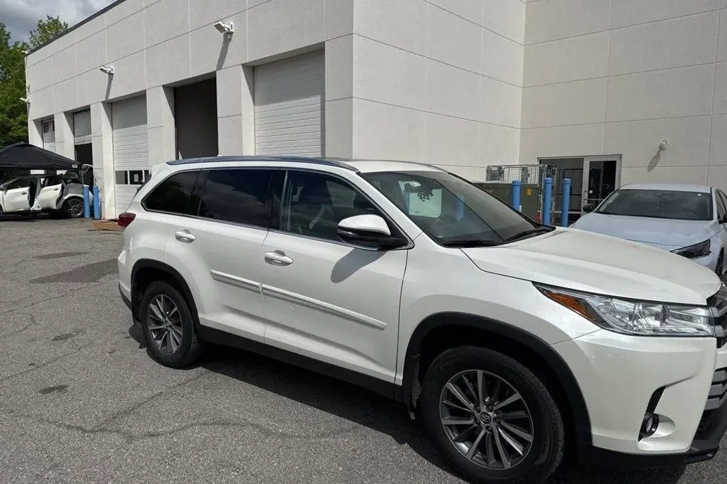 2019 Toyota Highlander XLE photo 1