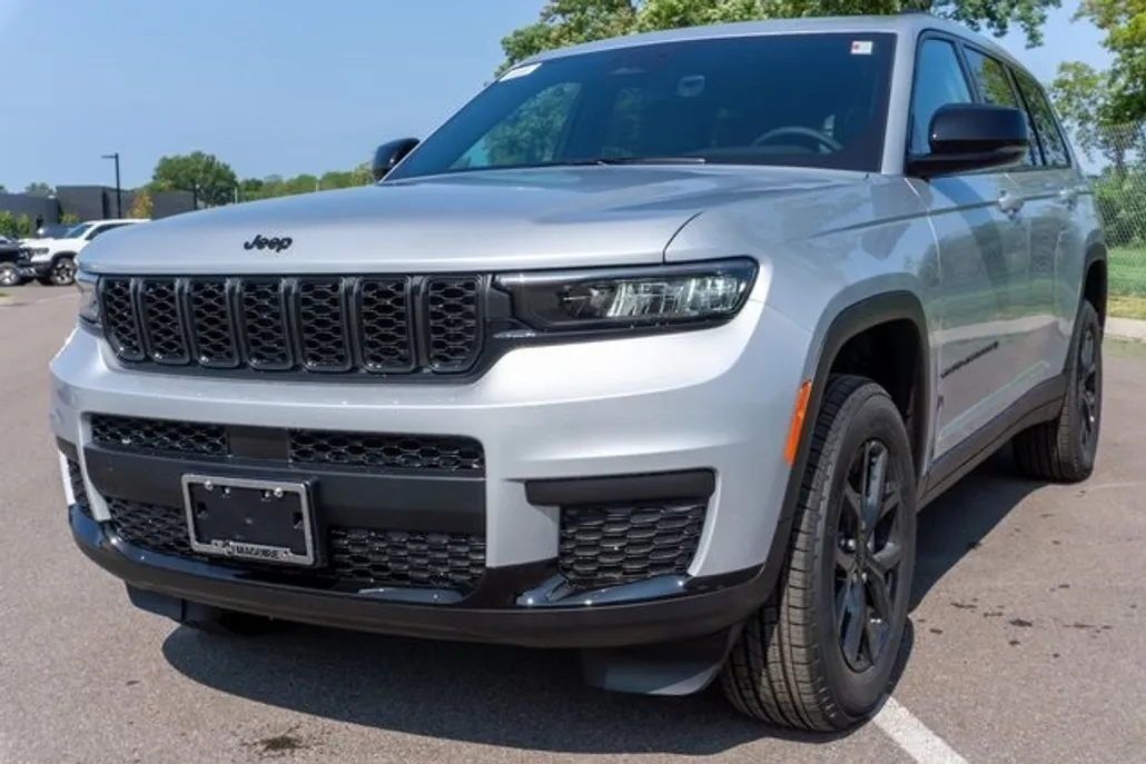 2025 Jeep Grand Cherokee Altitude X photo 1