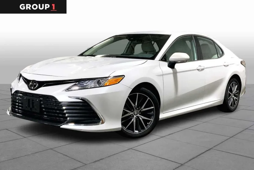 2023 Toyota Camry XLE photo 1