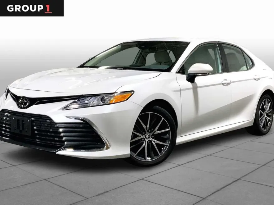 2023 Toyota Camry XLE photo 1