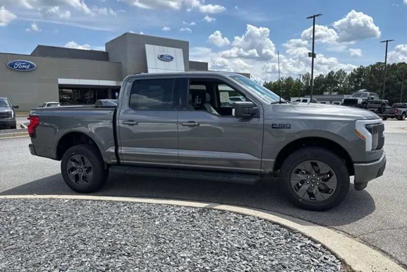 2025 Ford F-150 Lightning photo 1