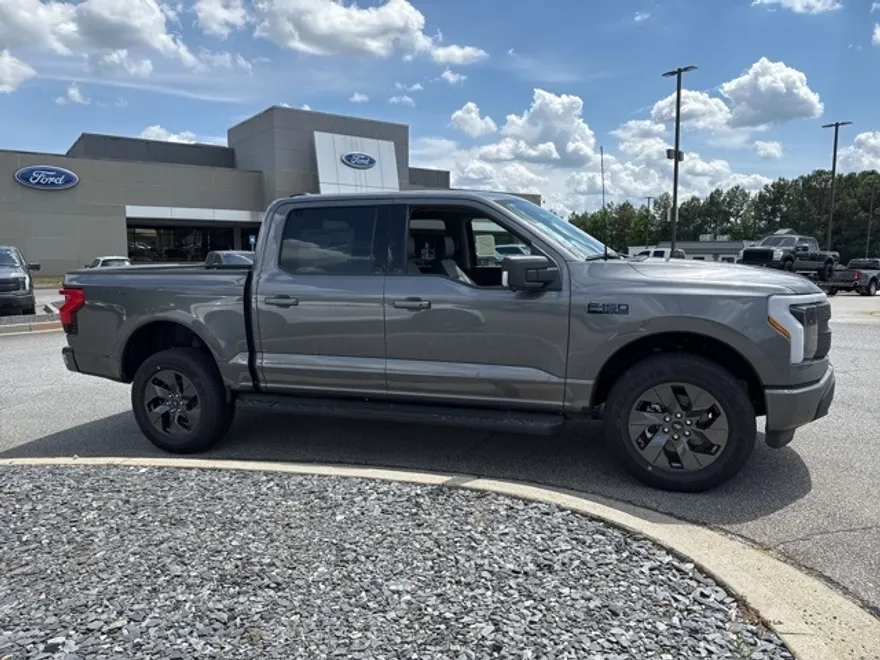 2025 Ford F-150 Lightning photo 1