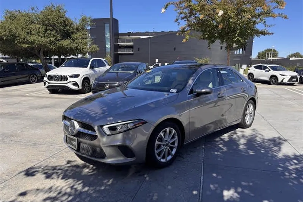 2020 Mercedes Benz A 220 photo 1