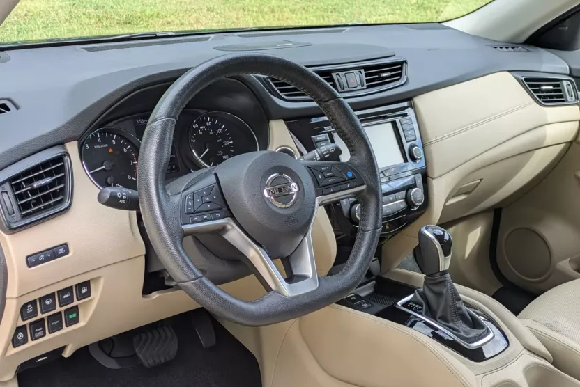 2020 Nissan Rogue SL photo 1