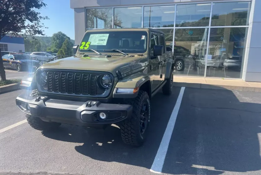 2025 Jeep Gladiator Willys photo 1