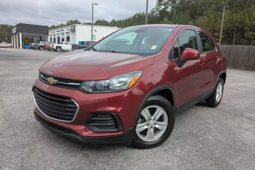 2021 Chevrolet Trax LS photo 1