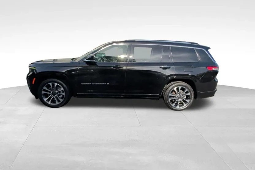 2022 Jeep Grand Cherokee Overland photo 1