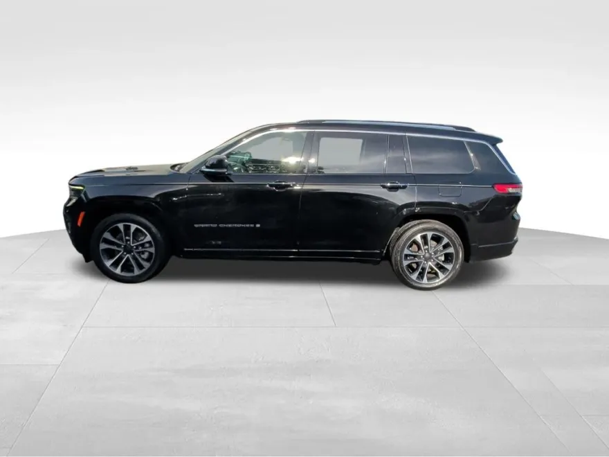 2022 Jeep Grand Cherokee Overland photo 1