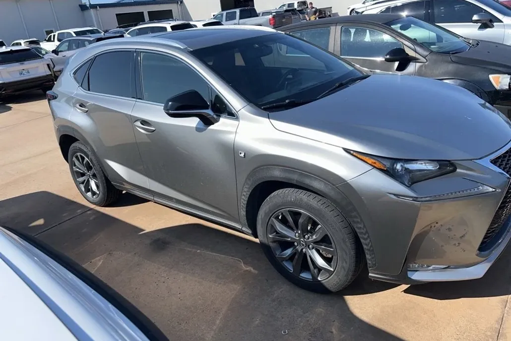 2017 Lexus NX 200t Luxury photo 1