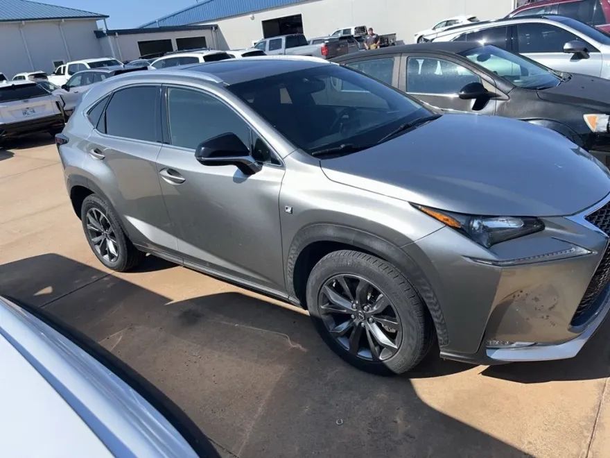 2017 Lexus NX 200t Luxury photo 1
