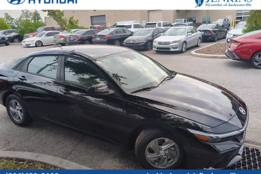 2025 Hyundai Elantra SE photo 1