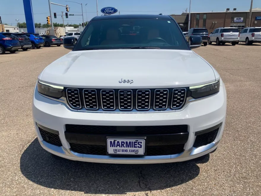 2023 Jeep Cherokee L Summit Reserve photo 1
