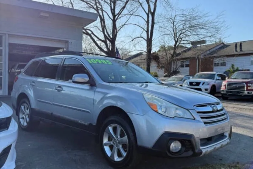 2013 Subaru Outback 2.5i Limited photo 1