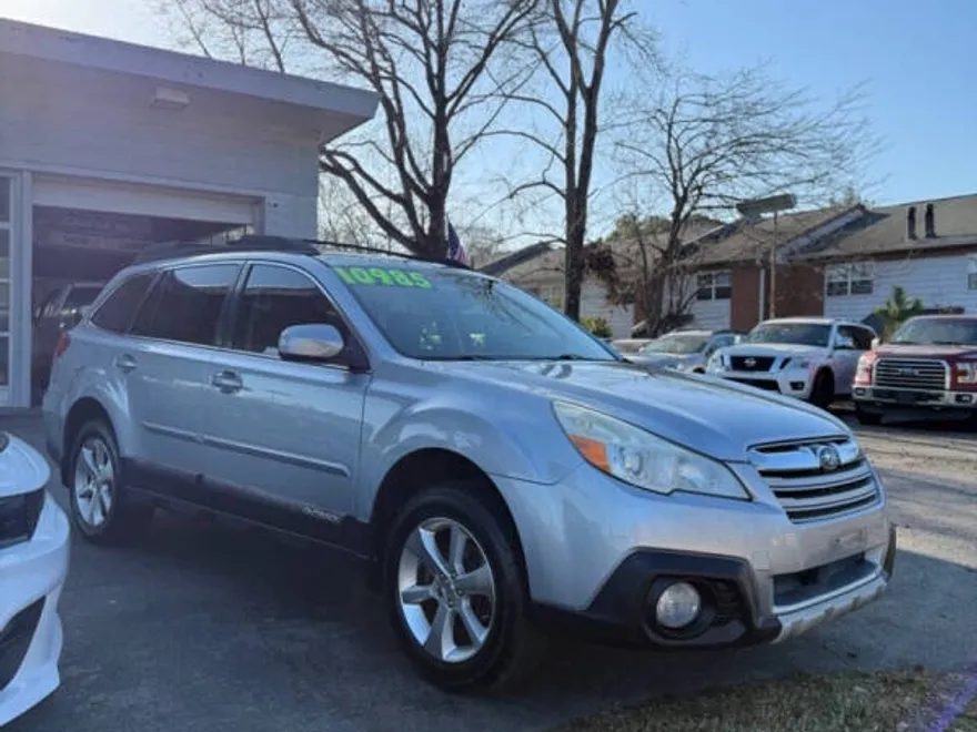 2013 Subaru Outback 2.5i Limited photo 1