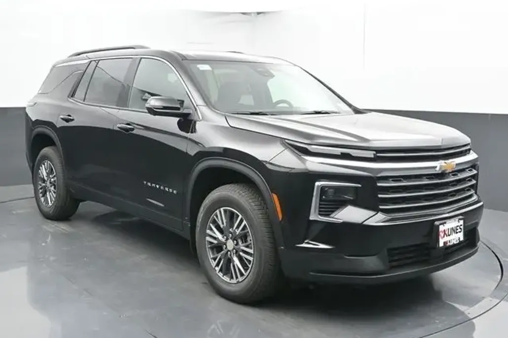 2026 Chevrolet Traverse 2LT photo 1