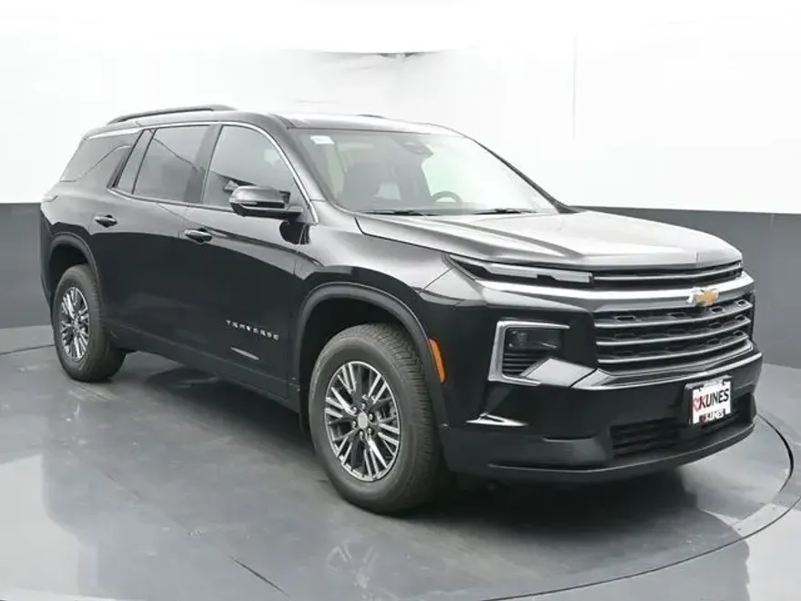 2026 Chevrolet Traverse 2LT photo 1