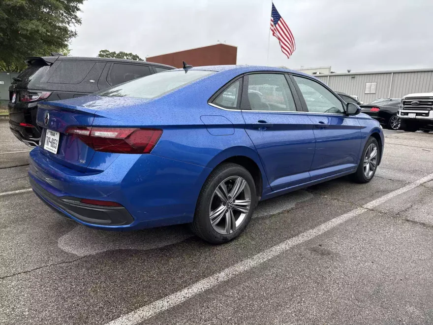 2024 Volkswagen Jetta SE photo 1