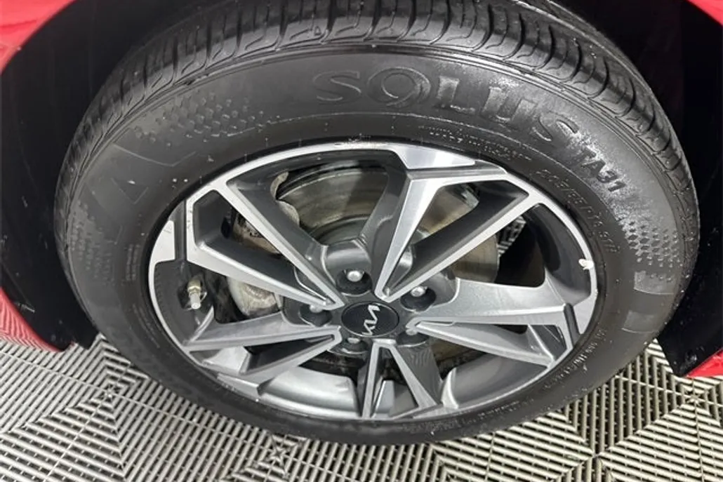 2023 Kia Forte LXS photo 1