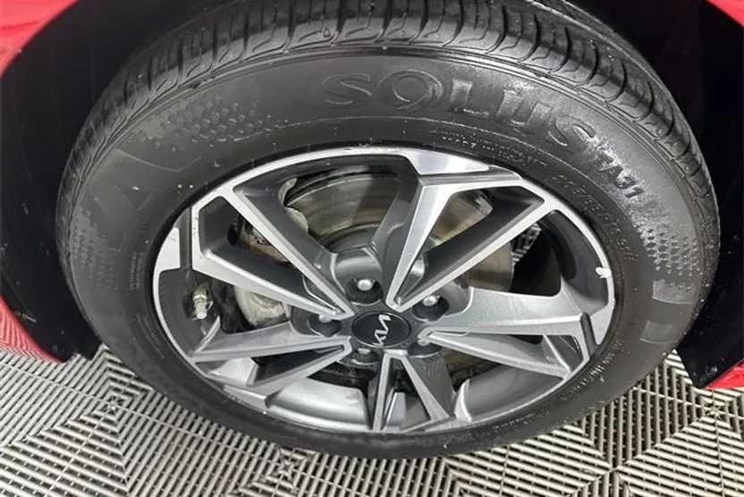 2023 Kia Forte LXS photo 1