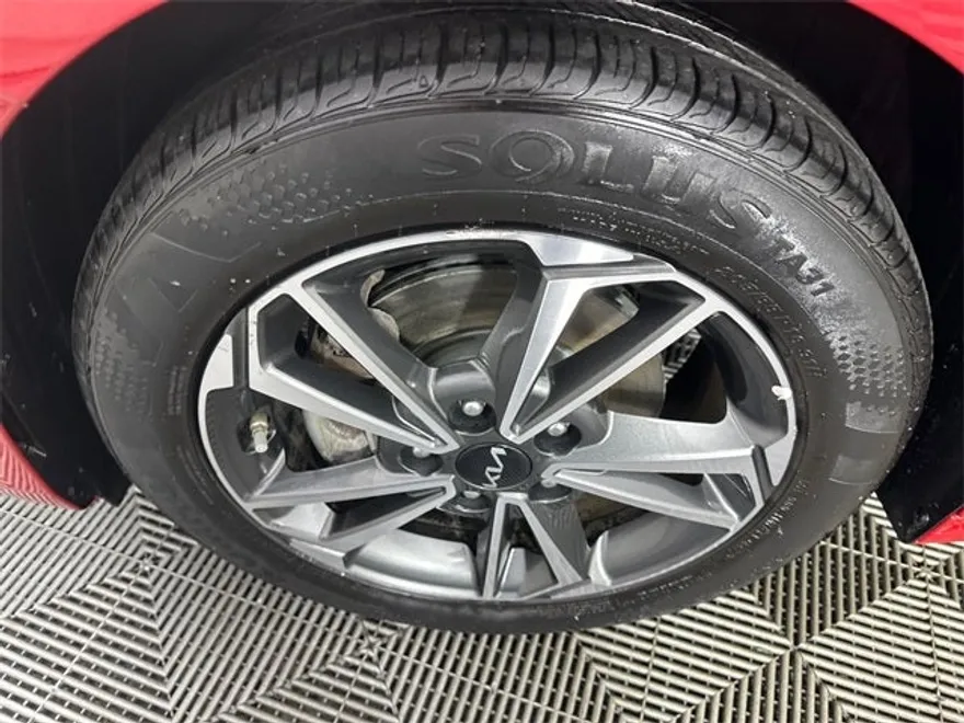 2023 Kia Forte LXS photo 1