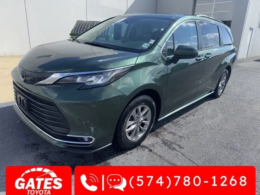 2023 Toyota Sienna XLE photo 1
