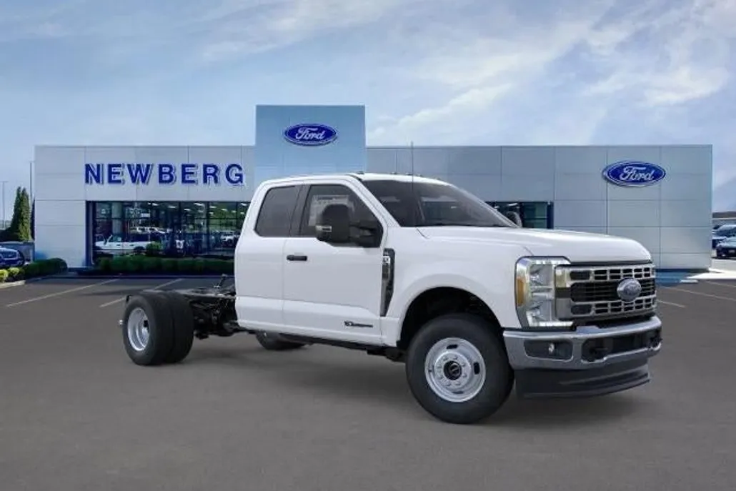 2025 Ford F-350 XL photo 1