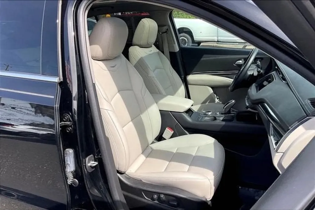 2021 Cadillac XT4 Luxury photo 1