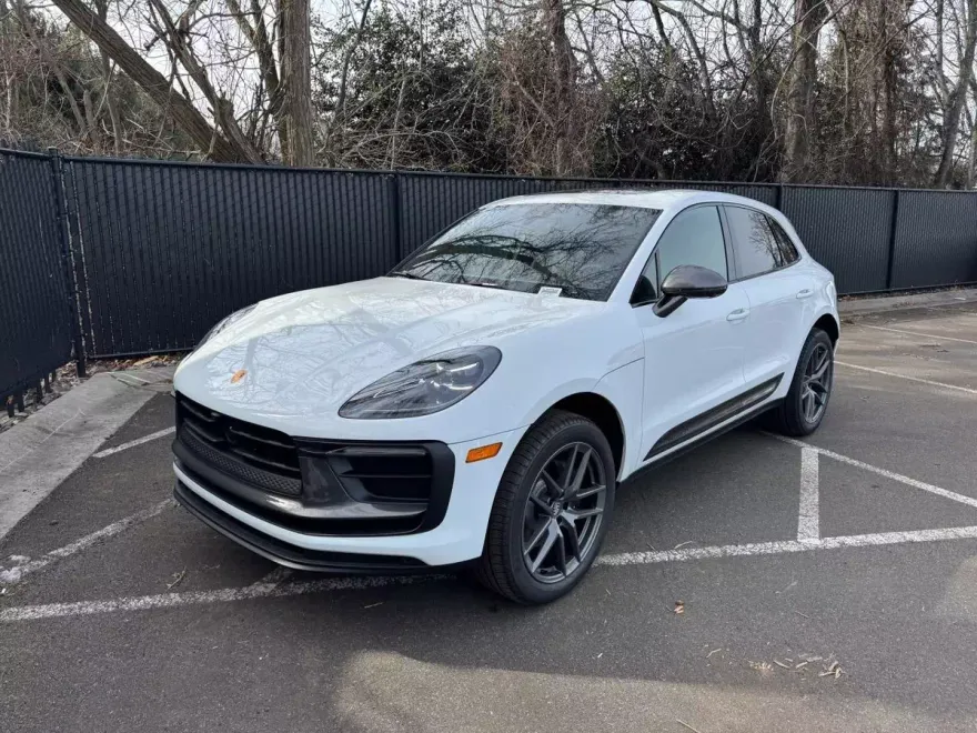 2025 Porsche Macan T photo 1
