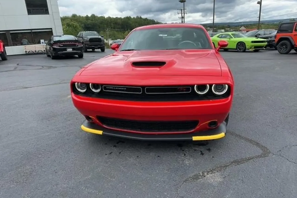 2023 Dodge Challenger R/T photo 1