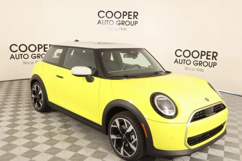 2025 Mini Cooper Signature photo 1