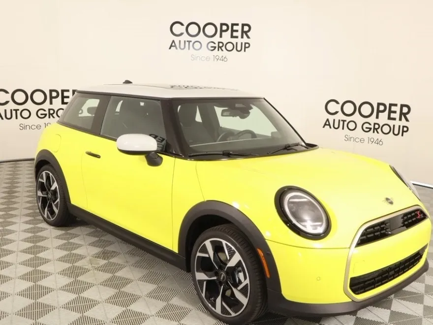 2025 Mini Cooper Signature photo 1