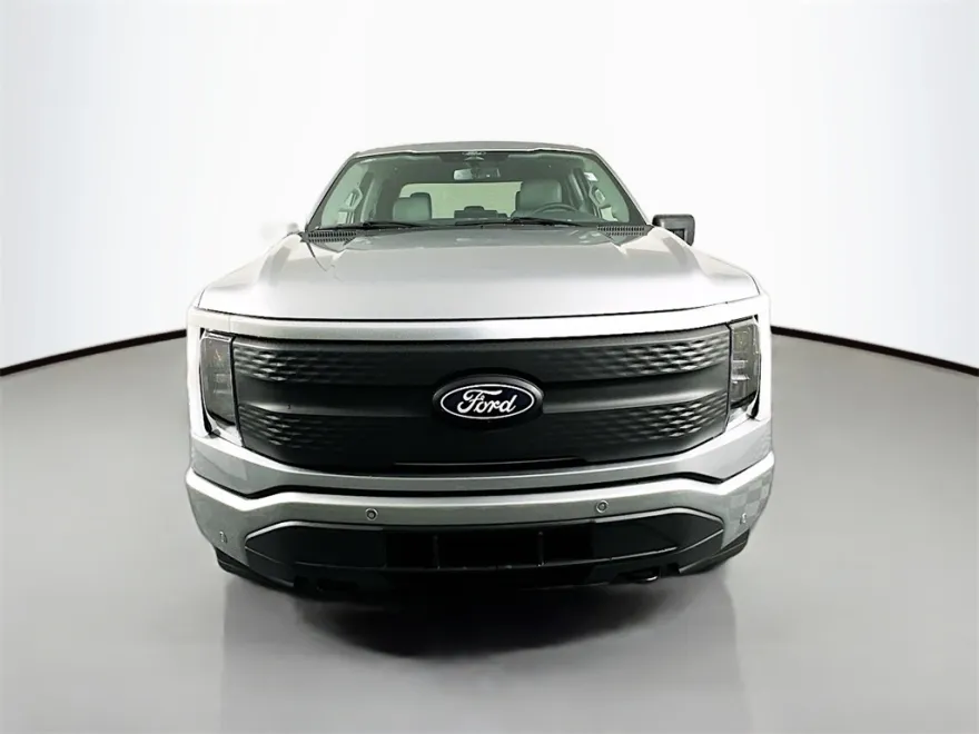 2025 Ford F-150 Lightning photo 2
