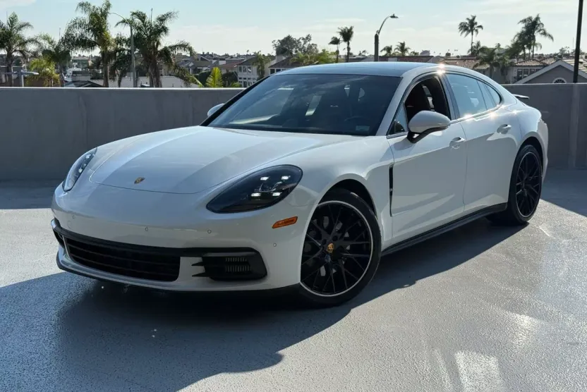 2018 Porsche Panamera 4S photo 1