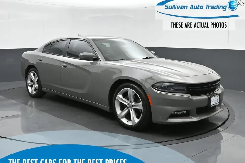 2017 Dodge Charger SXT photo 1