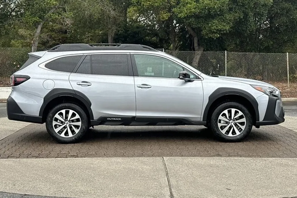 2025 Subaru Outback Premium photo 1