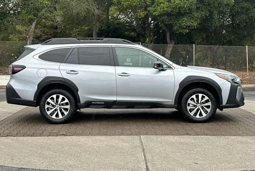 2025 Subaru Outback Premium photo 1