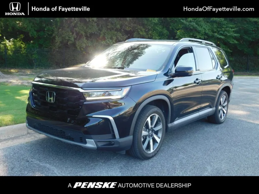 2025 Honda Pilot Touring photo 1
