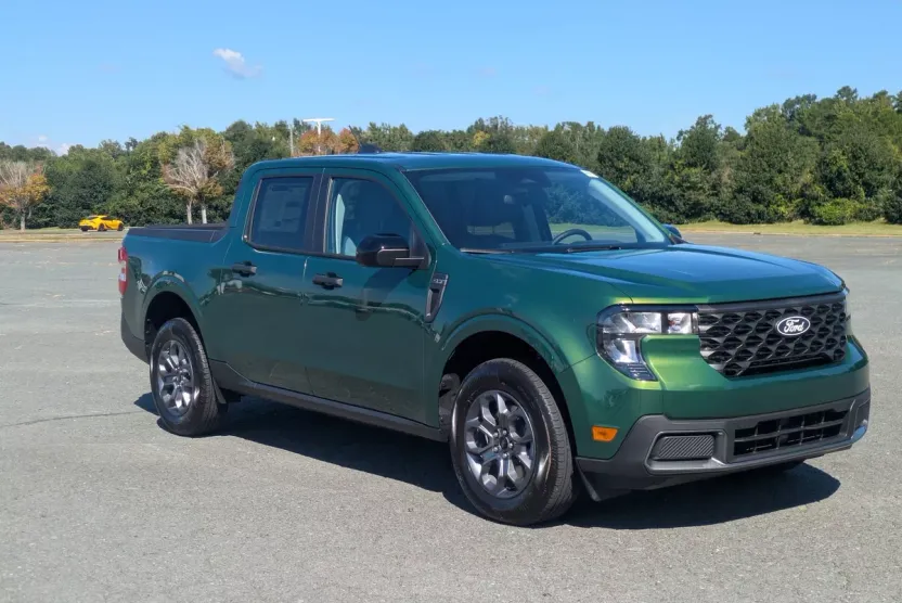 2025 Ford Maverick XLT photo 1