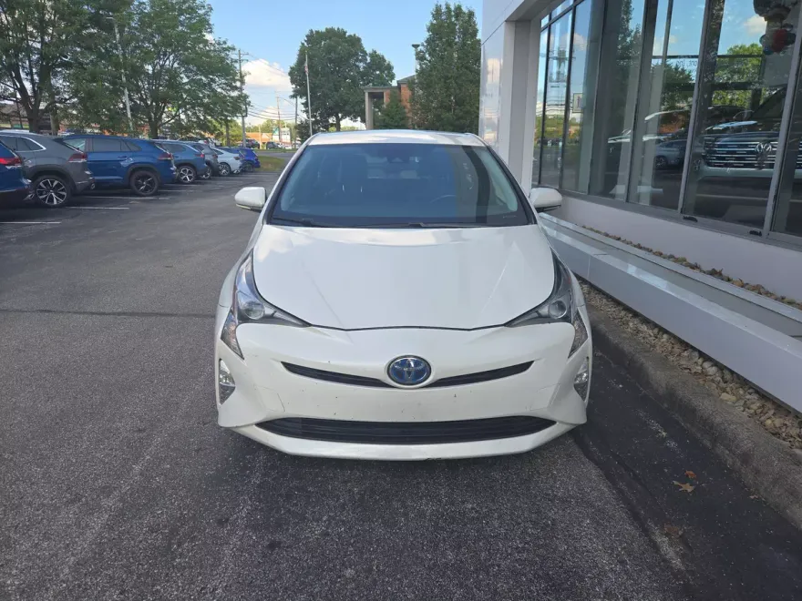 2016 Toyota Prius Three Touring photo 1